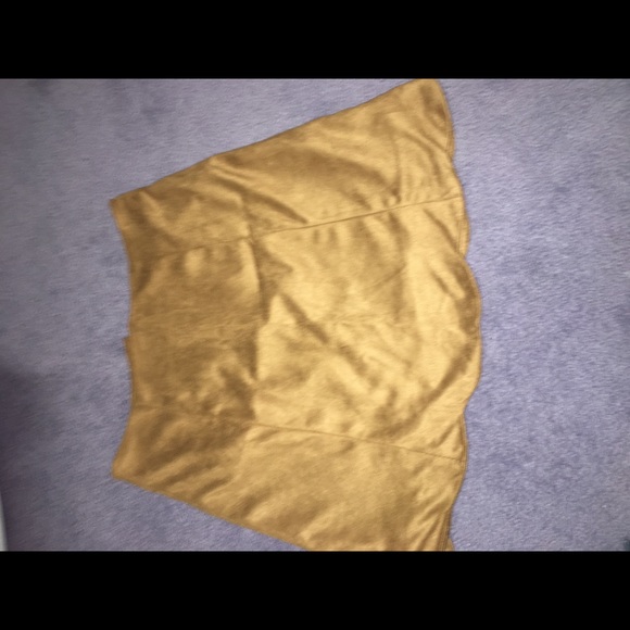 Tan suede skirt - Picture 4 of 4